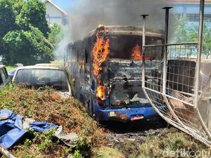 Bus Unair yang Sudah Dilelang Terbakar