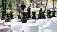 Wow! Ada Catur Raksasa di Taman Ini