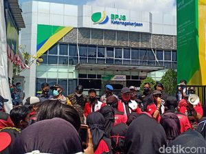 Ratusan Buruh Pakaian Dalam Luruk BPJS Ketenagakerjaan Kota Madiun