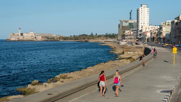 Avenida del Malecón is one of the most famous streets in the city and used by locals and tourists alike for its proximity to the sea and the fresh breeze. Havana Cuba. January 2 .2019