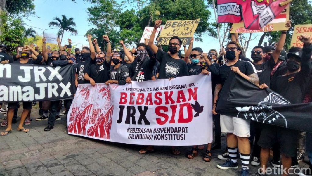 Potret Pendukung Jerinx Demo Tanpa Jaga Jarak