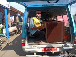 Warga Probolinggo Tak Pakai Masker Dihukum, Nyapu Hingga Duduk dengan Peti Mati