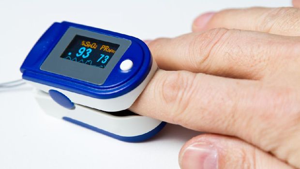 A pulse oximeter used to measure pulse rate and oxygen levels
