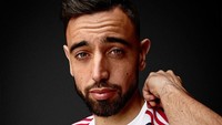 Inilah jersey ketiga Manchester United yang motifnya garis hitam dan putih. Keren atau aneh menurut kamu? (Instagram)