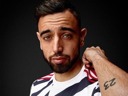 Penampakan Pemain MU Pakai Jersey Hitam Putih