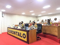 Kapolda Gorontalo Minta Jajarannya All Out Tangani Corona