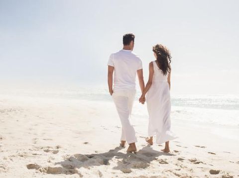 bikin kejutan dengan merencanakan liburan bersama pasangan menjadi momen yang sangat ditunggu-tunggu untuk kalian berdua.