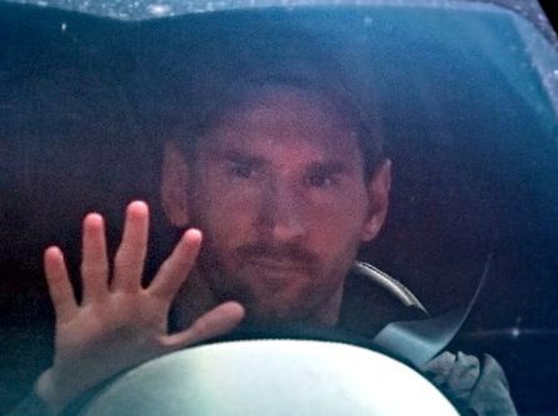 Barcelona's Argentinian forward Lionel Messi waves as he leaves his home for the Joan Gamper Ciutat Esportiva in Sant Joan Despi near Barcelona to attend a training session on September 7, 2020. - Lionel Messi arrived at Barcelona's training ground today as he begins to reintegrate with the team following his failed attempt to leave the club this summer. (Photo by STRINGER / AFP)