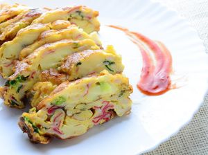Omelet Tahu Gulung Isi Crab Stick yang Gurih Buat Sarapan