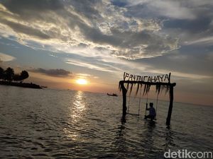 Foto: Menghabiskan Senja di Pantai Cahaya Foto: Menghabiskan Senja di Pantai Cahaya