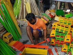 Kegigihan Penyandang Disabilitas Blitar Ubah Limbah Kayu Jadi Nilai Jual Tinggi