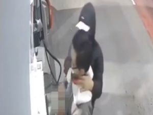 Video Aksi Perampok Berpisau Bekap Petugas SPBU di Bandung