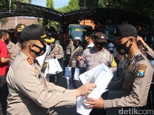 Polisi Gresik Bantu Pencegahan COVID-19 Dapat Penghargaan