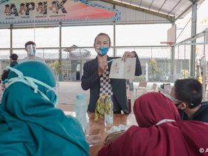 Pertukaran Seni Budaya Korea-Indonesia Tetap Digelar di Cirebon saat Pandemi Pertukaran Seni Budaya Korea-Indonesia Tetap Digelar di Cirebon saat Pandemi