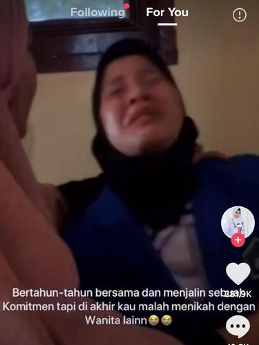 Momen pilu wanita yang ditinggal menikah