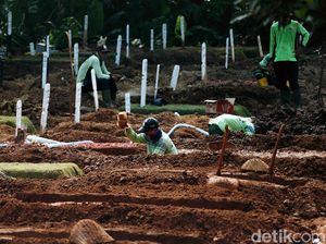Hujan Deras, Puluhan Makam di TPU Bontang Amblas