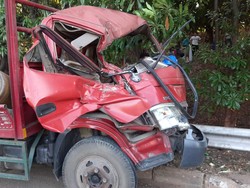 Truk Kecelakaan di Tol JORR Akibat Gas Meledak, 1 Orang Sempat Terjepit