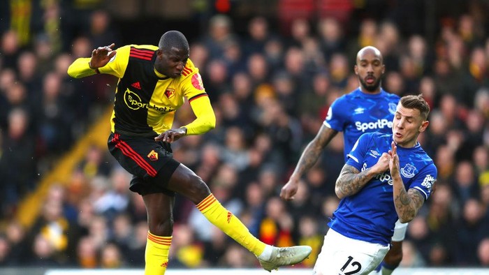 WATFORD, ENGLAND - FEBRUARY 01: Abdoulaye Doucoure of Watford shoots as Lucas Digne of Everton blocks during the Premier League match between Watford FC and Everton FC at Vicarage Road on February 01, 2020 in Watford, United Kingdom. (Photo by Catherine Ivill/Getty Images)