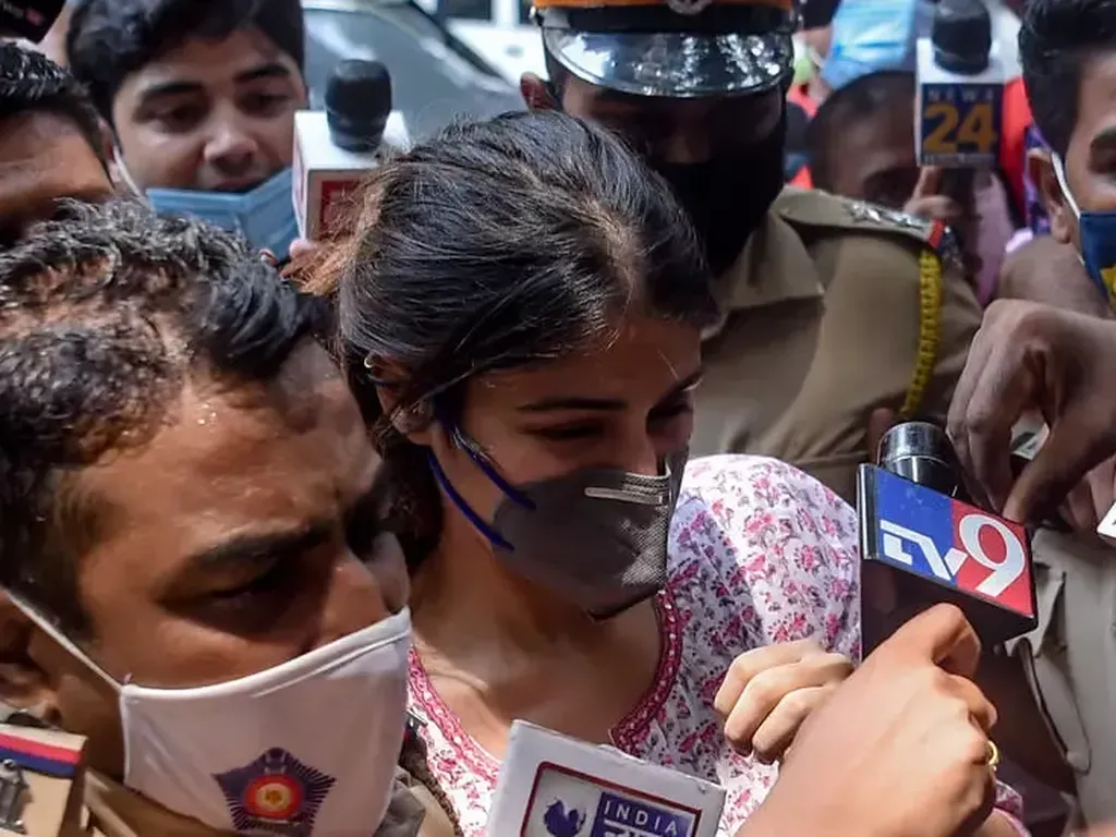 Aktris Bollywood Ditangkap Setelah Mantan Pacarnya Bunuh Diri
