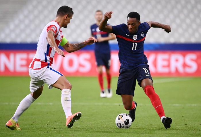 Frances forward Anthony Martial (R) vies for the ball with Croatias defender Dejan Lovren during the UEFA Nations League Group C football match between France and Croatia on September 8, 2020  at the Stade de France in Saint-Denis, near Paris. (Photo by FRANCK FIFE / AFP)