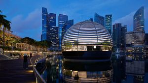 Apple Marina Bay Sands Dibuka Kamis Ini, Yuk Intip Tampilan Dalamnya