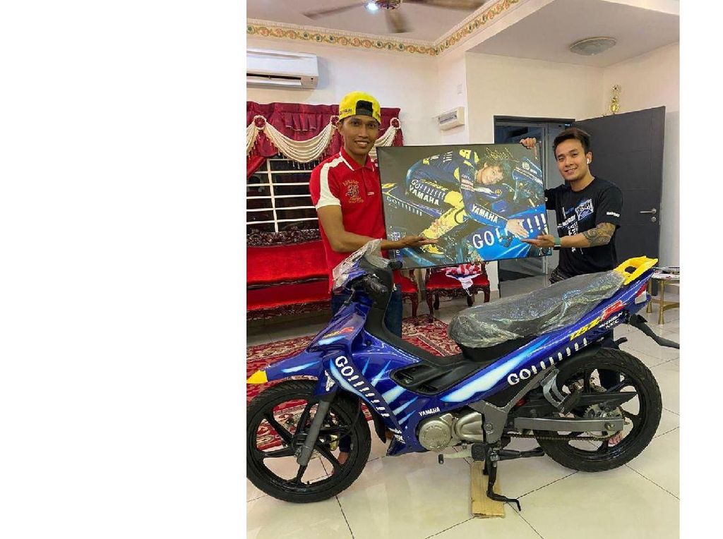 Gila! Motor Bebek Jadul Yamaha Edisi Valentino Rossi Laku Rp 302 Juta Gila! Motor Bebek Jadul Yamaha Edisi Valentino Rossi Laku Rp 302 Juta