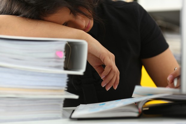 Manusia memiliki keterbatasan dan tidak bisa melakukan kerjaan terlalu banyak.