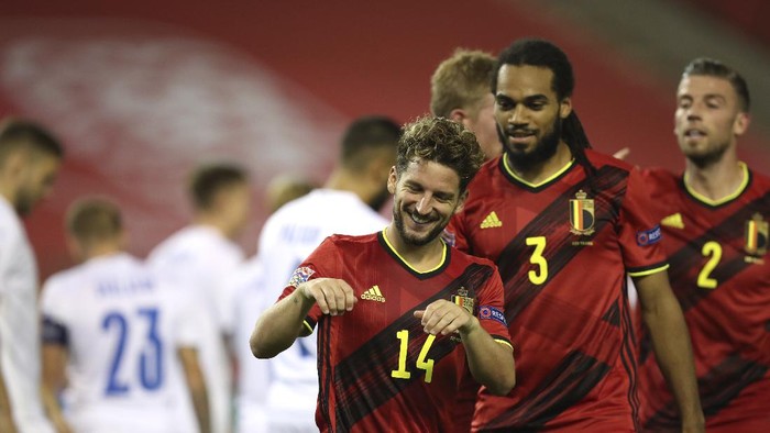 Belgiums Dries Mertens, center, jubilates after scoring his sides third goal during the UEFA Nations League soccer match between Belgium and Iceland, at the King Baudouin stadium in Brussels, Tuesday, Sept. 8, 2020. (AP Photo/Francisco Seco)