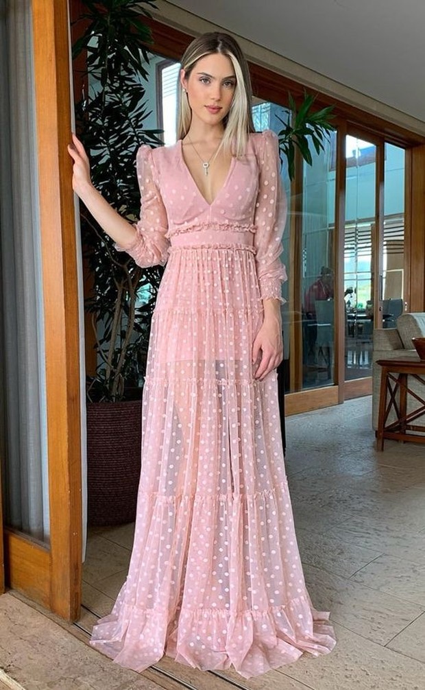 Rekomendasi Long Dress yang Bisa Gantikan Gaun Pernikahan ...