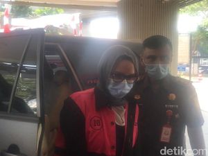 Berkerudung Abu-abu, Pinangki Diperiksa di Kejaksaan Agung