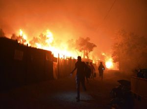 Kamp Pengungsian Terbesar di Yunani Terbakar