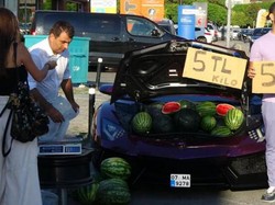 Pansos Jual Semangka Pakai Lamborghini, Akhirnya Ditilang Polisi