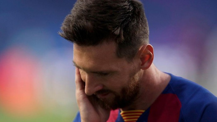 LISBON, PORTUGAL - AUGUST 14: Lionel Messi of FC Barcelona reacts during the UEFA Champions League Quarter Final match between Barcelona and Bayern Munich at Estadio do Sport Lisboa e Benfica on August 14, 2020 in Lisbon, Portugal. (Photo by Manu Fernandez/Pool via Getty Images)
