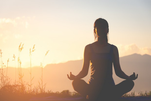 Karena meditasi secara efektif untuk perawatan diri karena meditasi mengalihkan fokus dari sekitar.