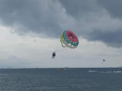 Indahnya Pantai Bai Tranh Nha Trang, Tempat Main Paralayang
