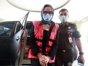 Penampilan Beda Pinangki saat Diperiksa di Kejagung Penampilan Beda Pinangki saat Diperiksa di Kejagung
