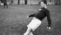 Di nomor 2 ada mendiang legenda pesepakbola Ferenc Puskas. Selama berseragam Timnas Hungaria dia punya catatan 84 gol (Getty Images)