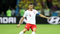 Di nomor 6 ada Robert Lewandowski. Penyerang Polandia ini punya 61 gol (Getty Images)