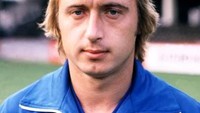 Di nomor 10 ada Joachim Streich. Mantan penyerang Jerman yang memperkuat Jerman Timur dan kini sudah berusia 69 tahun punya koleksi 55 gol (Internet)