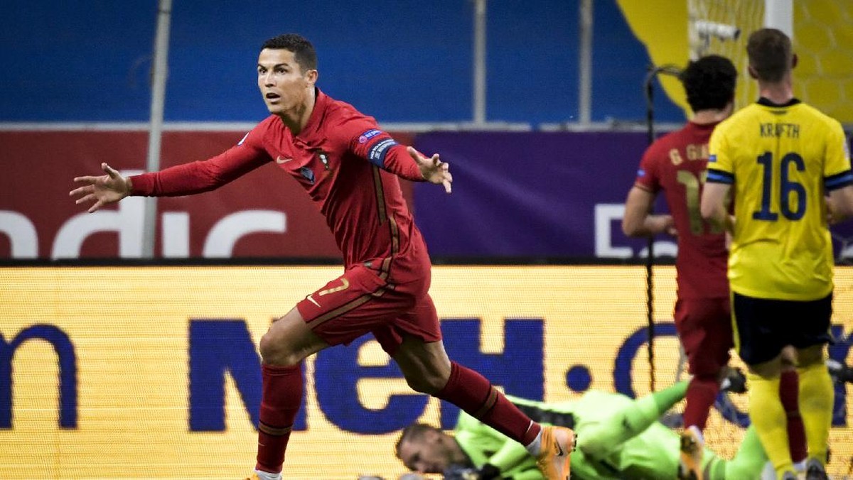 Cristiano Ronaldo membuat 101 gol untuk Timnas Portugal dini hari tadi. (Foto: AP/Janerik Henriksson)