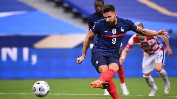 France's forward Olivier Giroud transforms a penalty during the UEFA Nations League Group C football match between France and Croatia on September 8, 2020  at the Stade de France in Saint-Denis, near Paris. (Photo by FRANCK FIFE / AFP)