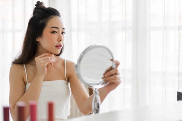 Anti-inflamasi/freepik.com Karena memiliki sifat anti-inflamasi, azulene ini dapat menenangkan berbagai iritasi kulit