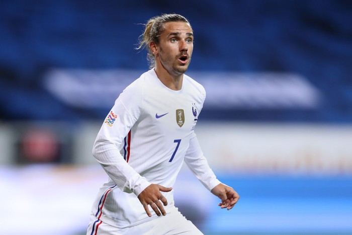STOCKHOLM, SWEDEN - SEPTEMBER 05: Antoine Griezmann of France looks on during the UEFA Nations League group stage match between Sweden and France at Friends Arena on September 05, 2020 in Stockholm, Sweden. (Photo by Linnea Rheborg/Getty Images)