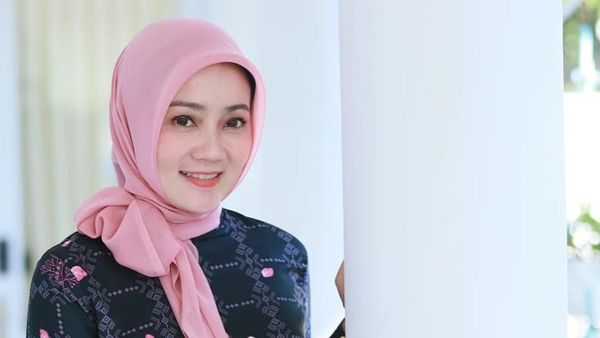 Adu Gaya 7 Istri Pejabat Belanja ke Pasar, Siapa Paling Memesona?