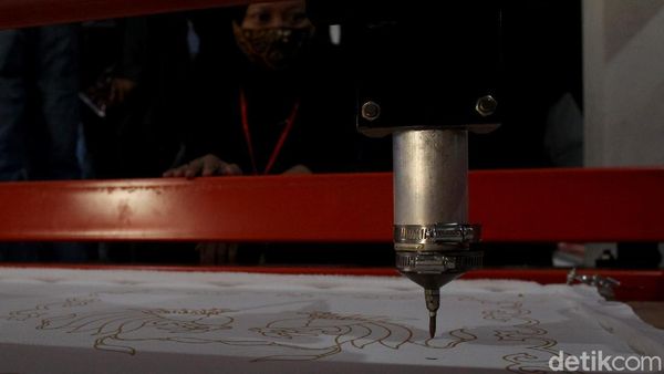 Begini Cara Kerja Mesin Batik Tulis Buatan Anak Negeri