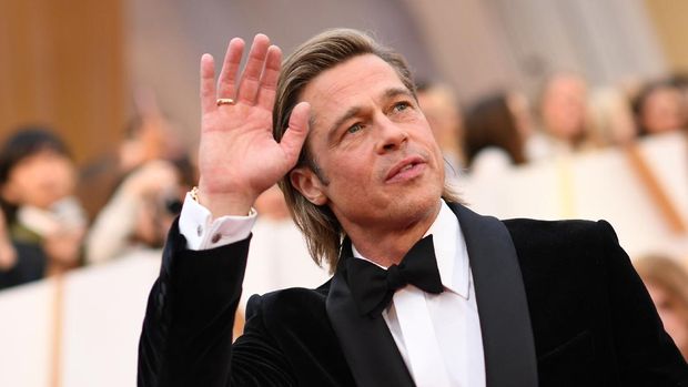 US actor Brad Pitt arrives for the 92nd Oscars at the Dolby Theatre in Hollywood, California on February 9, 2020. (Photo by VALERIE MACON / AFP)
