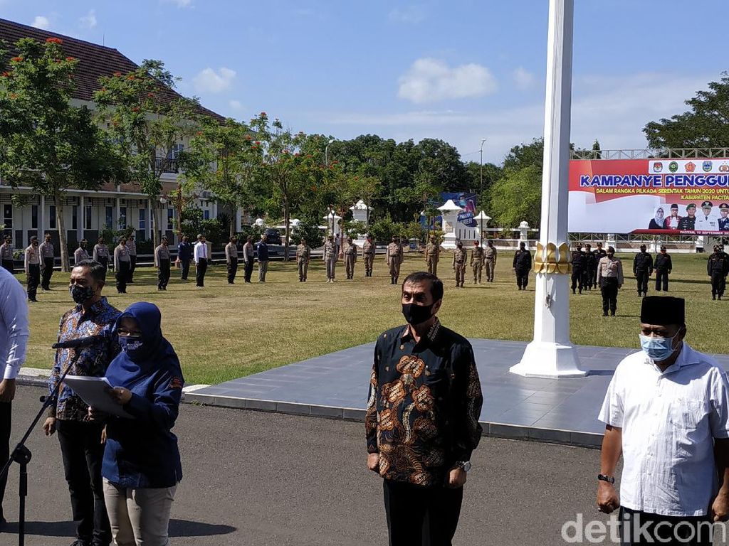 Paslon Pacitan Deklarasi Patuhi Protokol Kesehatan di Pilkada Paslon Pacitan Deklarasi Patuhi Protokol Kesehatan di Pilkada