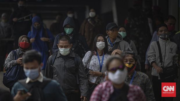 Aktivitas karyawan perkantoran di kawasan Kendal, Jakarta, Kamis, 10 September 2020. Gubernur DKI Jakarta, Anies Baswedan menerapkan Pembatasan Sosial Berskala Besar (PSBB) kembali sebagai langkah rem darurat terkait penanggulangan pandemi virus corona (Covid-19) mulai Senin, 14 September 2020. CNN Indonesia/Bisma Septalisma