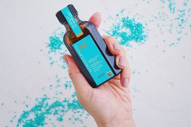 Foto: Instagram.com/moroccanoil gunakan Moroccanoil Treatment untuk mengembalikan kelembapan rambut
