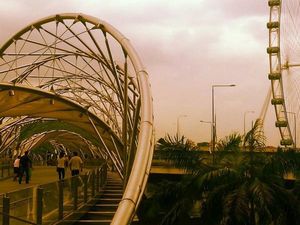 Jembatan Helix yang Keren Punya Singapura